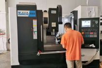 龍門銑床和數(shù)控龍門加工中心有什么不同-【鴻天馳】